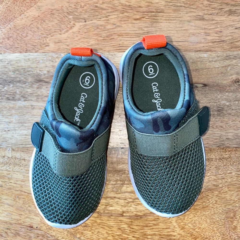 Toddler water shoes